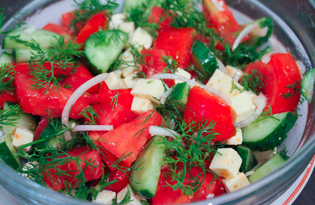 Летний салат с брынзой и овощами (пошаговый фото рецепт)