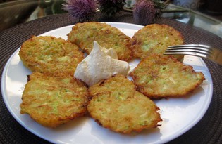 Драники с кабачком и сметаной (пошаговый фото рецепт)