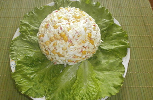 Салат из крабовых палочек и плавленного сыра «Легкий перекус» (пошаговый фото рецепт)