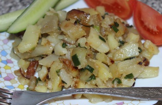 Жареный картофель с репчатым и зеленым луком (пошаговый фото рецепт)
