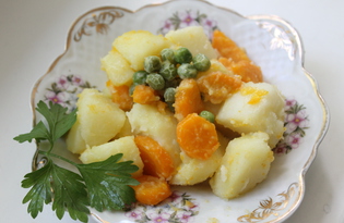 Картофельный гарнир с морковью и зеленым горошком (пошаговый фото рецепт)