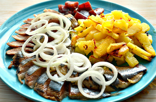 Закуска из сельди, лука и жареного картофеля (пошаговый фото рецепт)