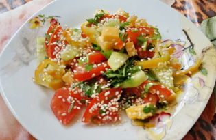 Салат с овощами, сыром и кунжутом (пошаговый фото рецепт)