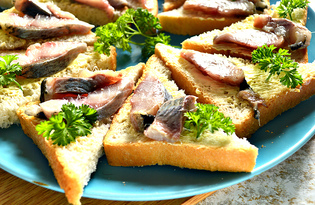 Бутерброды с петрушкой, сельдью и майонезом (пошаговый фото рецепт)