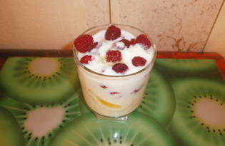 Сладкий десерт с малиной, медом и закваской (пошаговый фото рецепт)