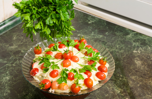 Салат с картофелем, плавленным сыром и черри (пошаговый фото рецепт)
