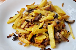 Жареный картофель с грибами (пошаговый фото рецепт)