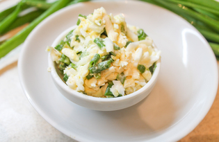 Салат из зеленого лука, яйца и плавленного сыра (пошаговый фото рецепт)