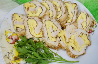 Куриный рулет с яйцом в панировке (пошаговый фото рецепт)