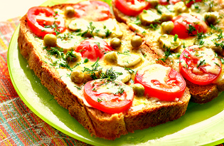 Мини - пиццы с корнишонами и зеленым горошком (пошаговый фото рецепт)