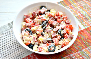 Салат с маслинами и колбасой (пошаговый фото рецепт)