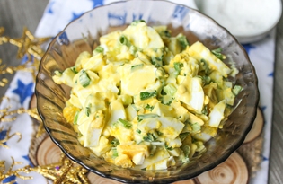 Яичный салат с зеленым луком (пошаговый фото рецепт)