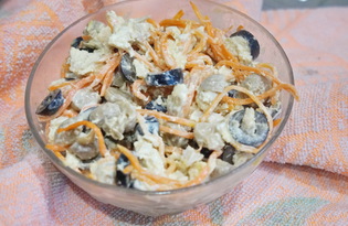 Салат с курицей, маринованными шампиньонами и корейской морковкой (пошаговый фото рецепт)