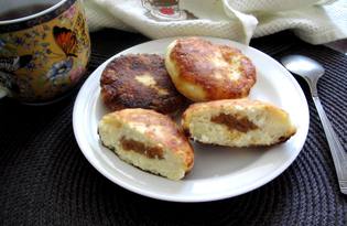 Сырники с вареной сгущенкой ириской (пошаговый фото рецепт)
