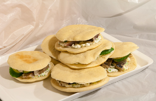 Сандвичи с сельдью и огурцом (пошаговый фото рецепт)