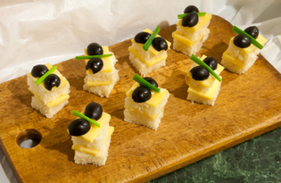 Канапе с сыром и оливками (пошаговый фото рецепт)
