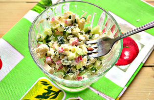 Салат из свежего огурца, крабовых палочек и сыра (пошаговый фото рецепт)