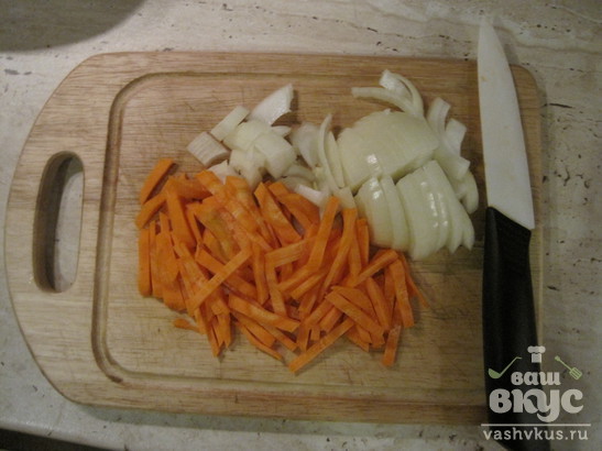 Жареная куриная печень с луком и морковью