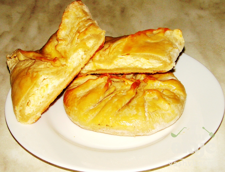 Ленивые хачапури в духовке (с сыром и творогом)