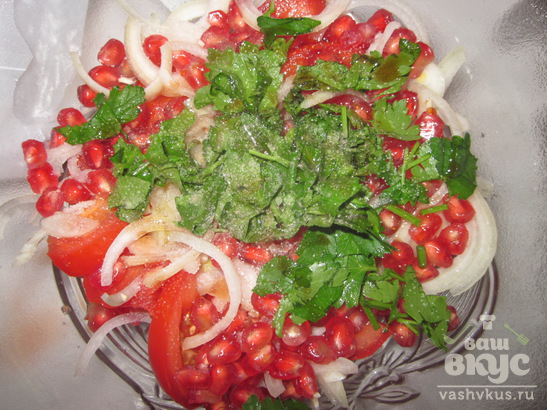 Салат с помидорами и гранатом