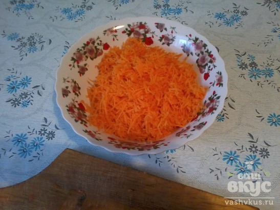 Салат морковный с сыром и чесноком