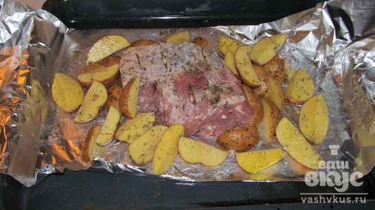 Свинина, запеченная с картофелем