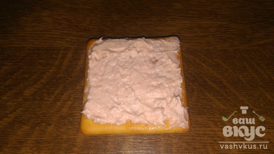 Оригинальный бутерброд с маслом лосося