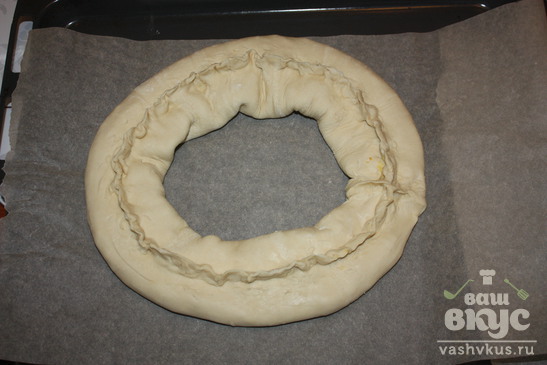 Пирог-кольцо из слоенного теста