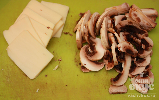 Куриные кармашки с грибами и сыром в мультиварке Redmond M-4502