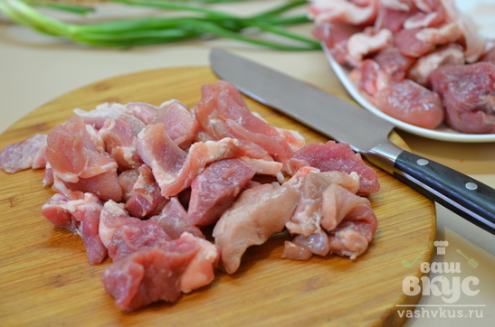 Шашлык свиной на сковороде в соево-имбирном соусе