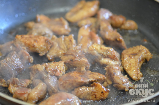 Шашлык свиной на сковороде в соево-имбирном соусе