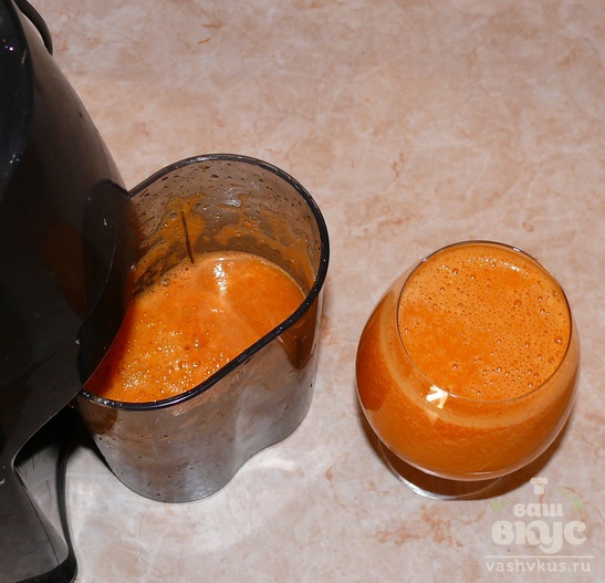 Тыквенно-морковный сок с яблоком и сельдереем