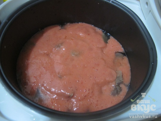 Картофель с говядиной в томатном соусе в мультиварке