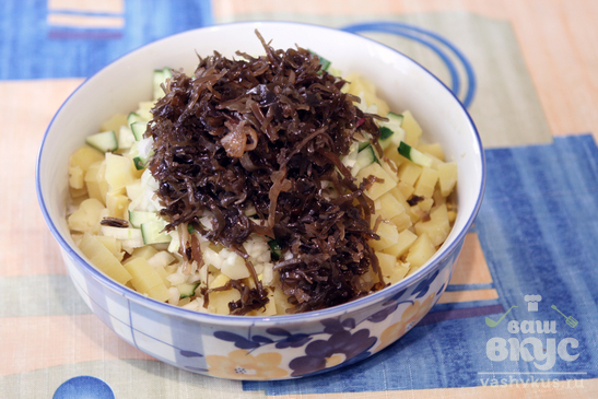 Картофельный салат с бужениной и морской капустой