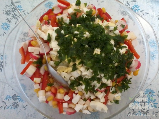 Салат "Крабовый" с плавленым сыром и яблоком