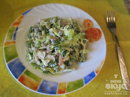 Салат с капустой, зеленью и колбасой "Днестр"