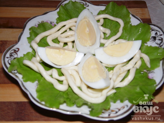 Легкий салат с сыром сулугуни
