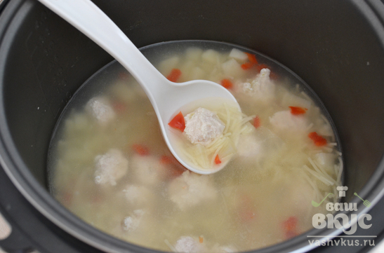 Суп с куриными фрикадельками в мультиварке