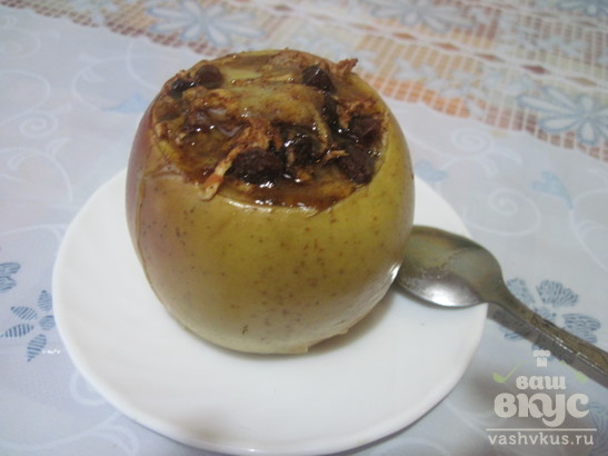 Запечённые яблоки с сыром Сулугуни и изюмом