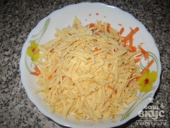 Острый салат из моркови и сыра