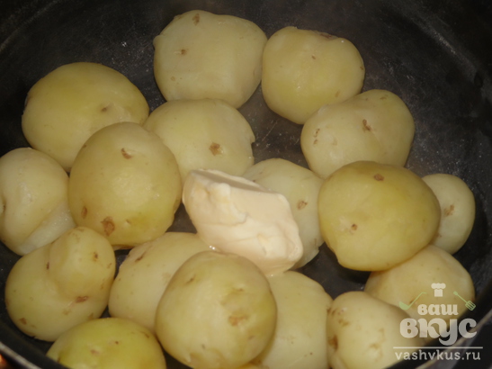 Отварной молодой картофель с укропом