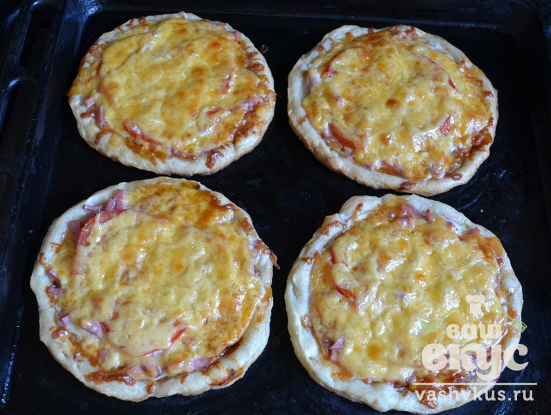 Мини-пицца «Улитка» (из слоеного теста) — рецепт с фото пошагово
