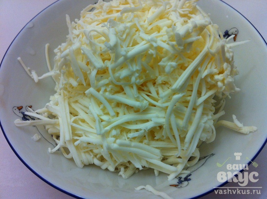 Салат с плавленным сыром и чесноком