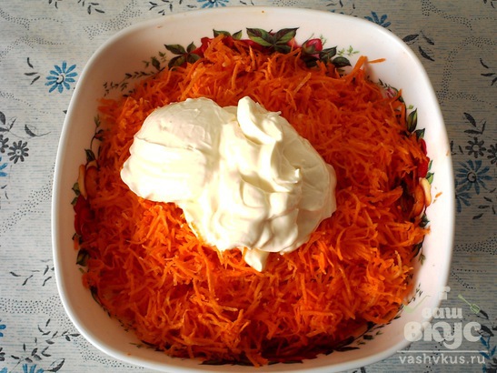 Салат из моркови и изюма