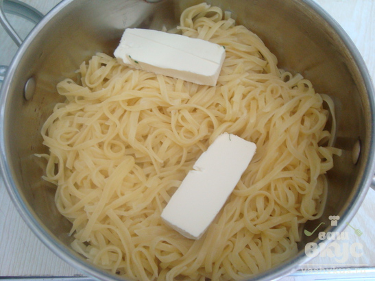Спагетти с томатной пастой в мультиварке
