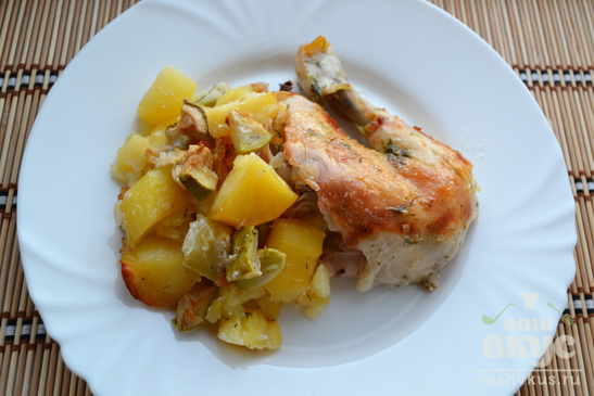 Курица с картошкой и кабачками в духовке