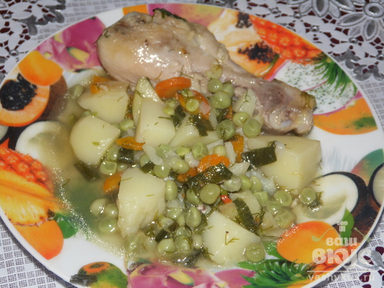 Соус с куриными голенями и зеленым горошком