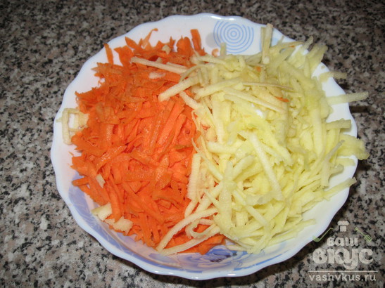 Салат "Фитнес" с яблоком, морковью и овсяными хлопьями