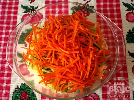 Салат из капусты с огурцом и морковью "Пёстрый"