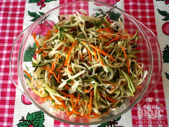 Салат из капусты с огурцом и морковью "Пёстрый"